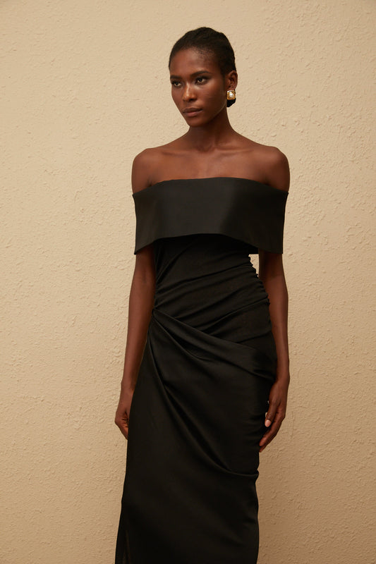 Éther Black Off-Shoulder Satin Maxi Dress